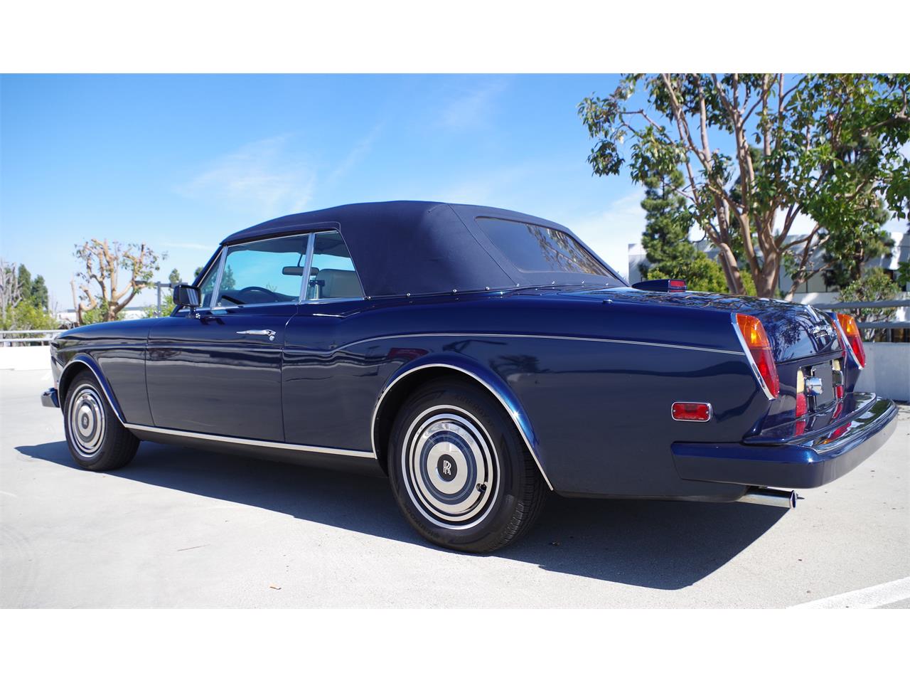Rolls-royce-Corniche-ii-1986-Royal-Blue-Cream-w-blue-piping-11