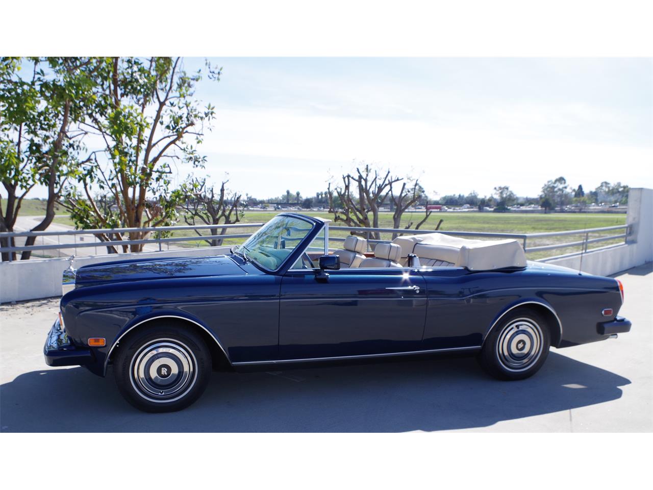 Rolls-royce-Corniche-ii-1986-Royal-Blue-Cream-w-blue-piping-13
