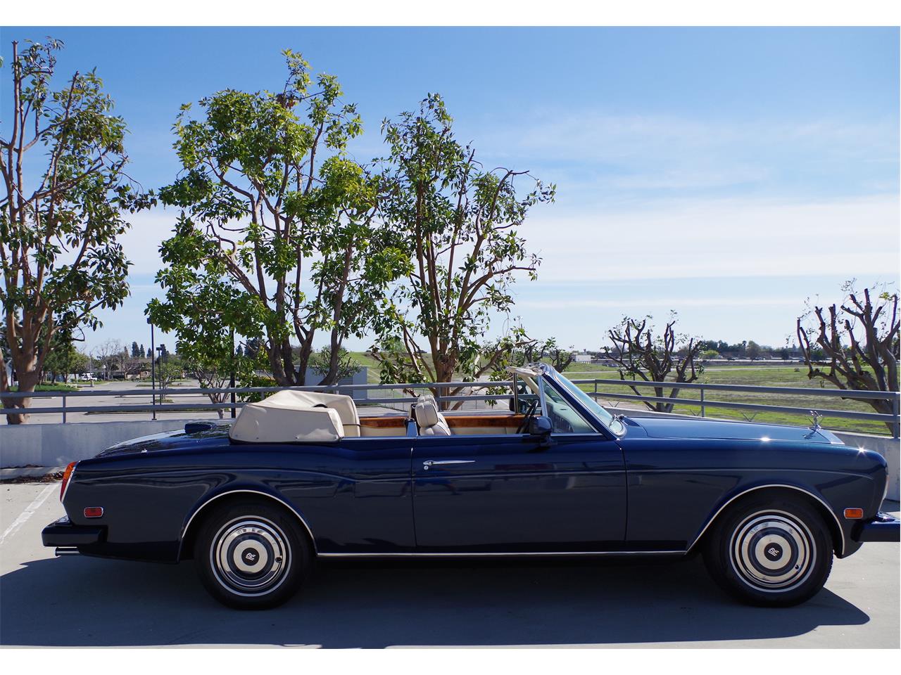 Rolls-royce-Corniche-ii-1986-Royal-Blue-Cream-w-blue-piping-14