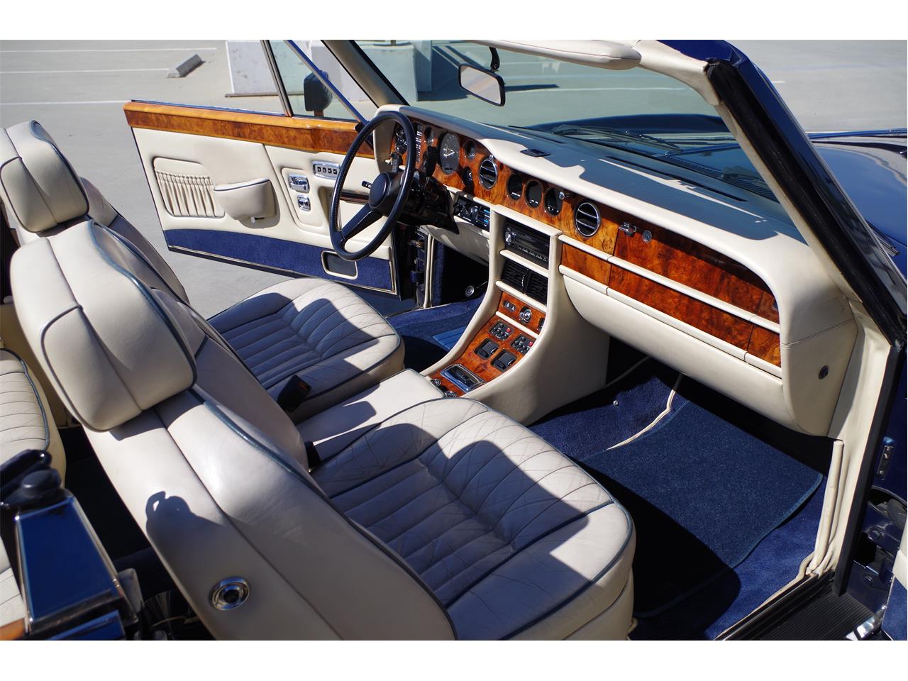 Rolls-royce-Corniche-ii-1986-Royal-Blue-Cream-w-blue-piping-17