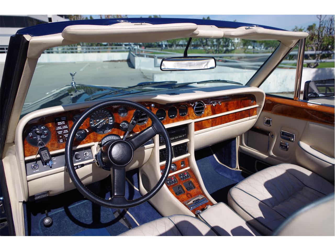 Rolls-royce-Corniche-ii-1986-Royal-Blue-Cream-w-blue-piping-19