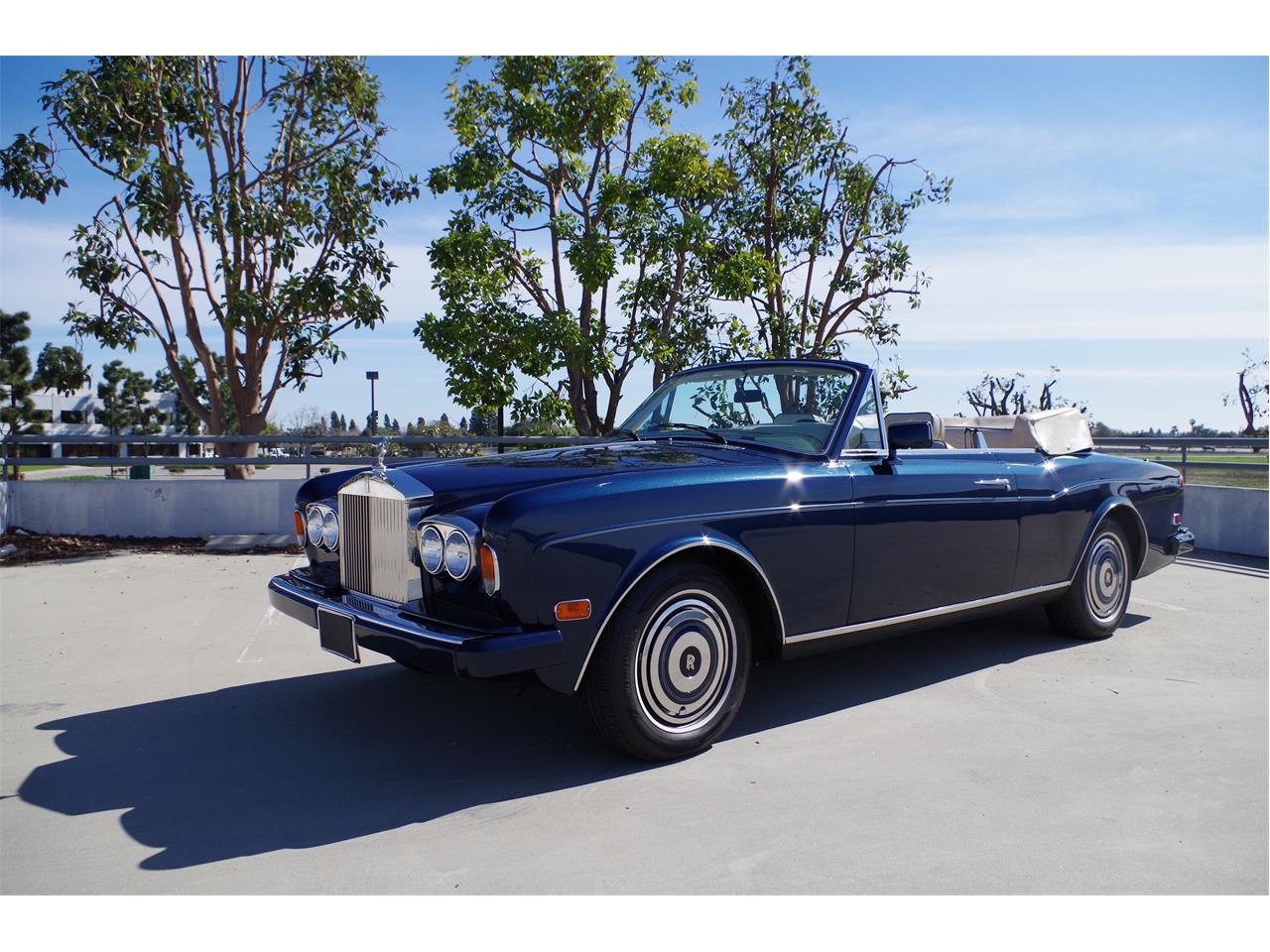 Rolls-royce-Corniche-ii-1986-Royal-Blue-Cream-w-blue-piping-2