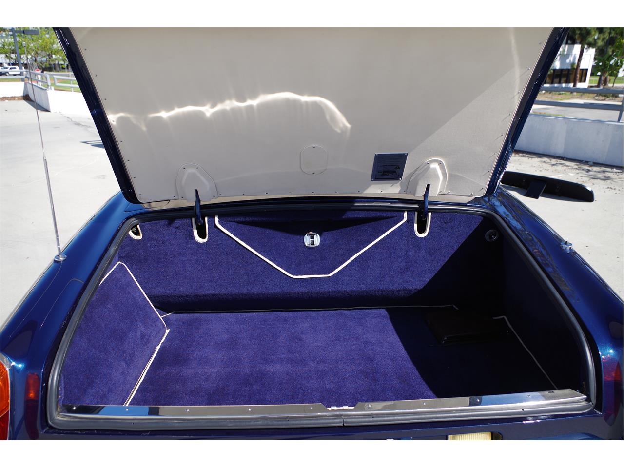Rolls-royce-Corniche-ii-1986-Royal-Blue-Cream-w-blue-piping-21