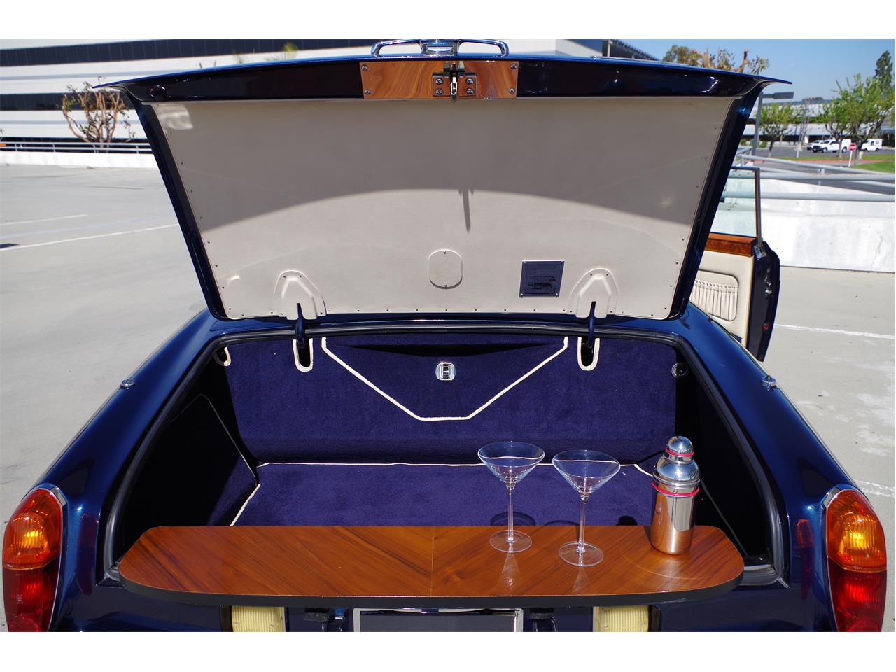 Rolls-royce-Corniche-ii-1986-Royal-Blue-Cream-w-blue-piping-23