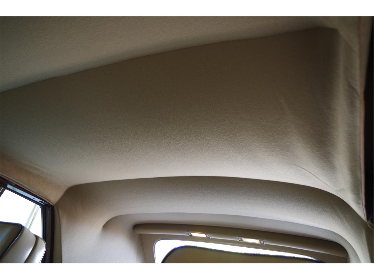 Rolls-royce-Corniche-ii-1986-Royal-Blue-Cream-w-blue-piping-27