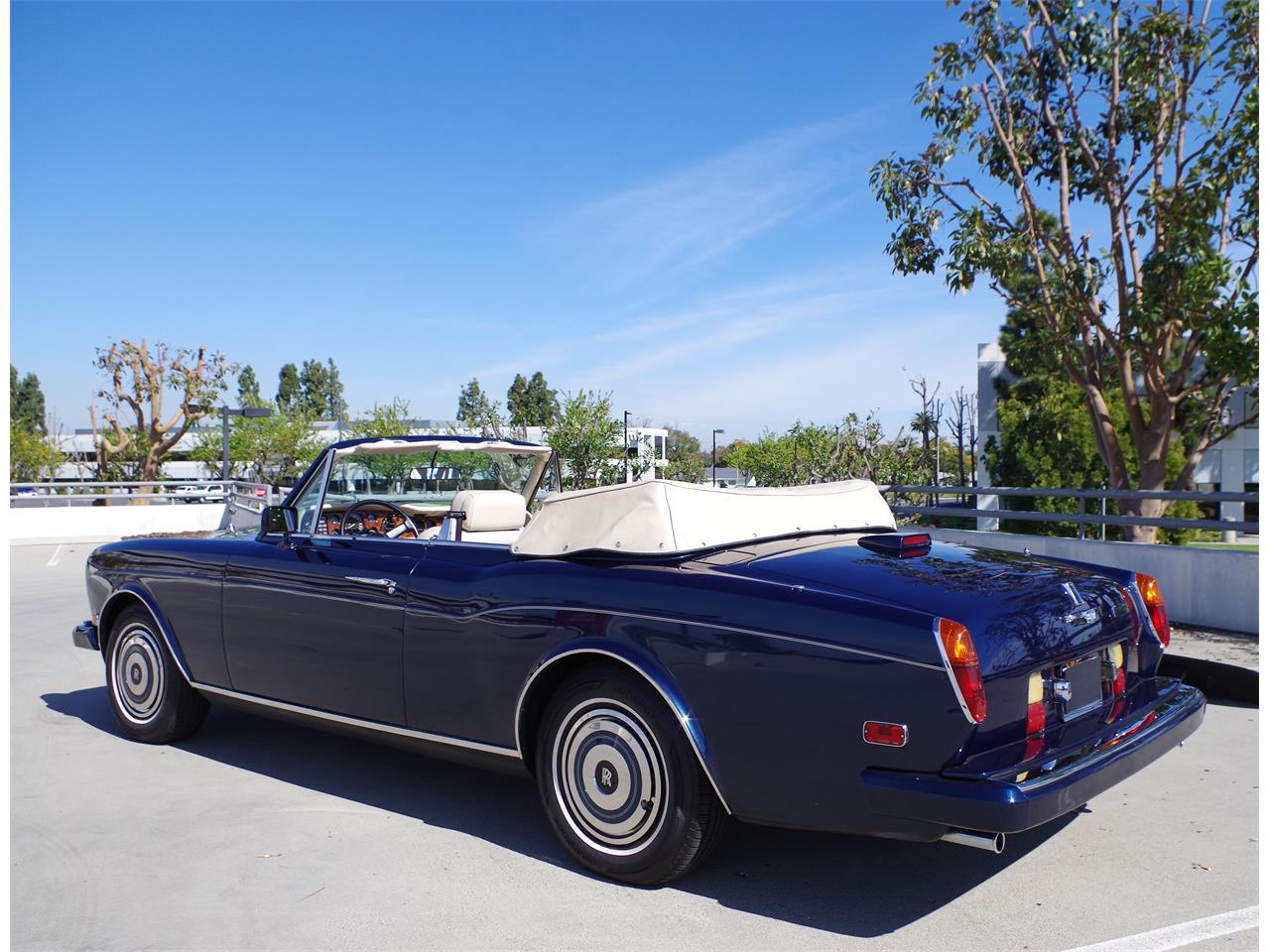 Rolls-royce-Corniche-ii-1986-Royal-Blue-Cream-w-blue-piping-3