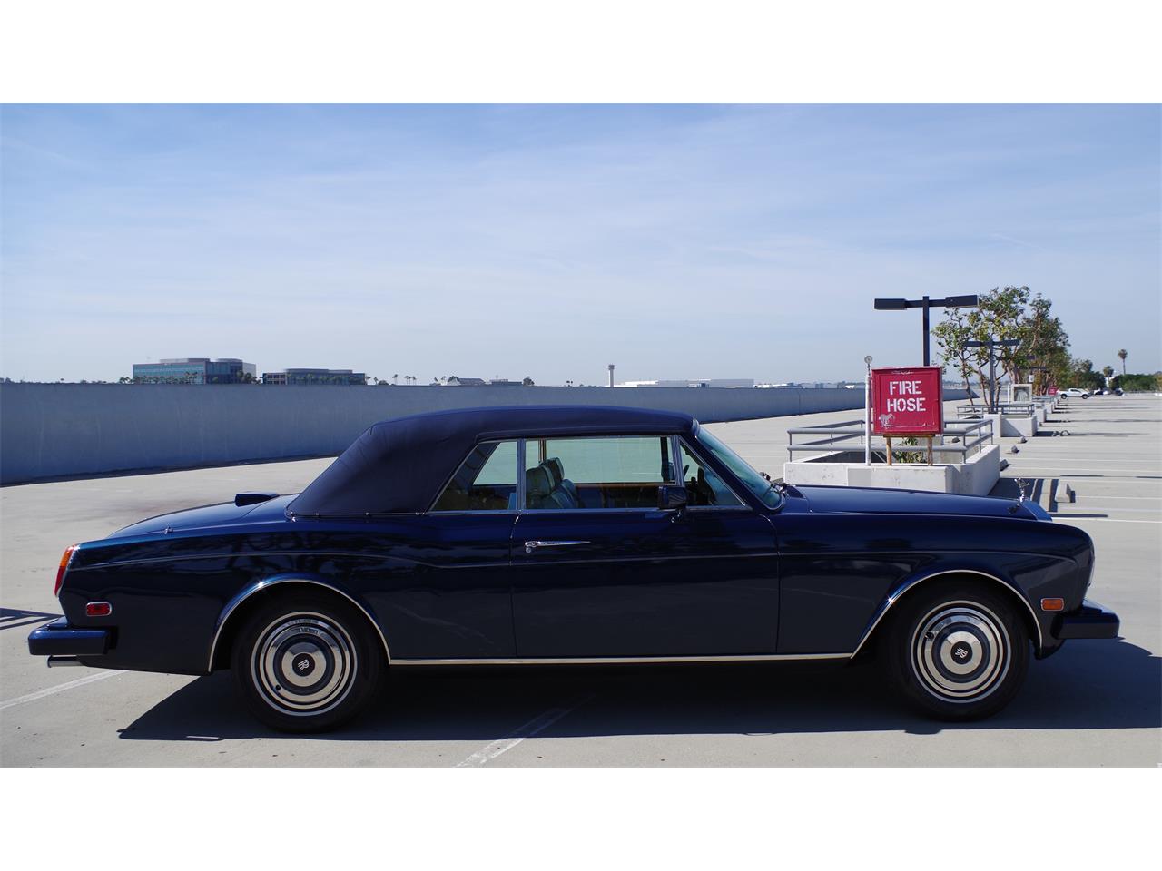 Rolls-royce-Corniche-ii-1986-Royal-Blue-Cream-w-blue-piping-4