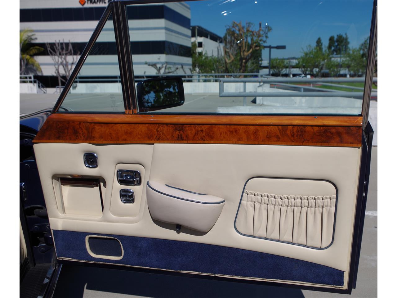 Rolls-royce-Corniche-ii-1986-Royal-Blue-Cream-w-blue-piping-8