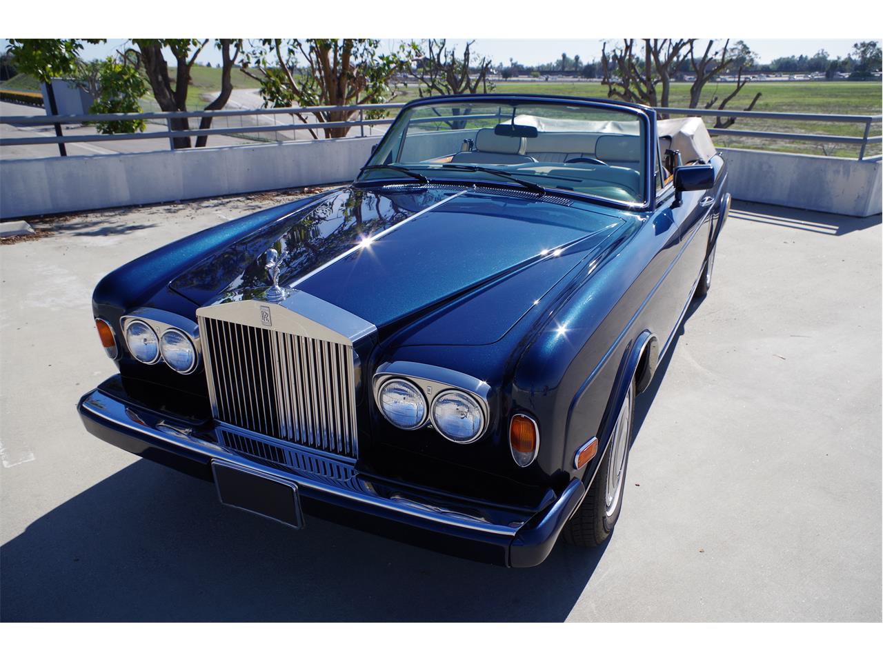 Rolls-royce-Corniche-ii-1986-Royal-Blue-Cream-w-blue-piping