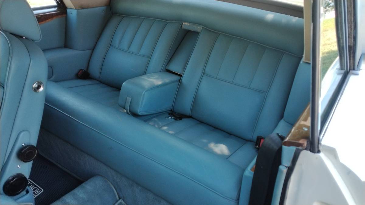 Rolls-royce-corniche-convertible-1982-white-9