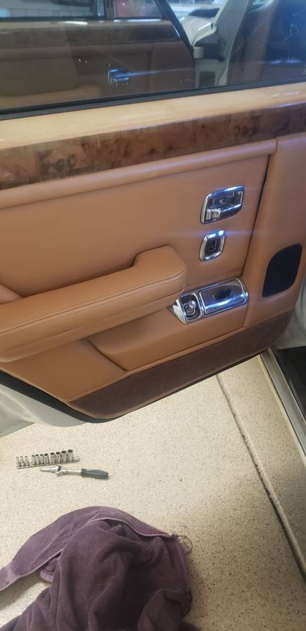 Rolls-royce-silver-spirit-1985-white-12
