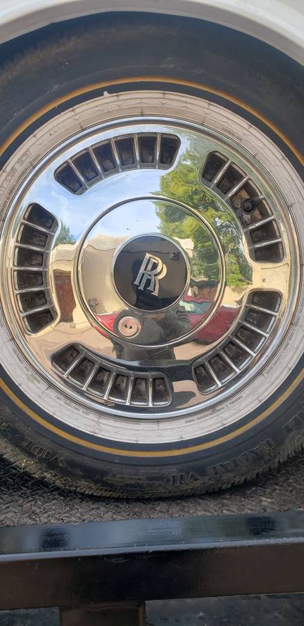 Rolls-royce-silver-spirit-1985-white-15