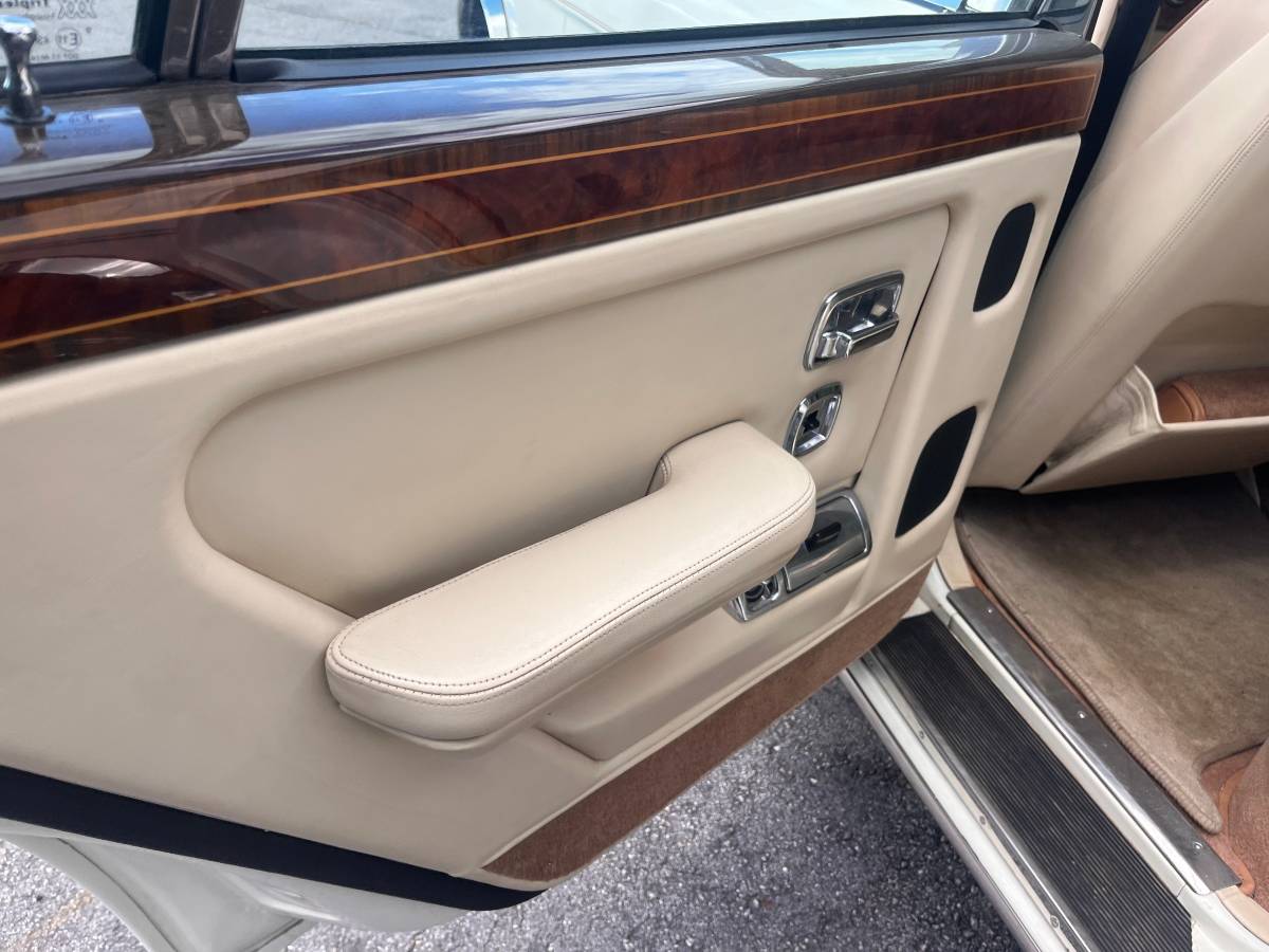 Rolls-royce-silver-spirit-ll-1990-white-20