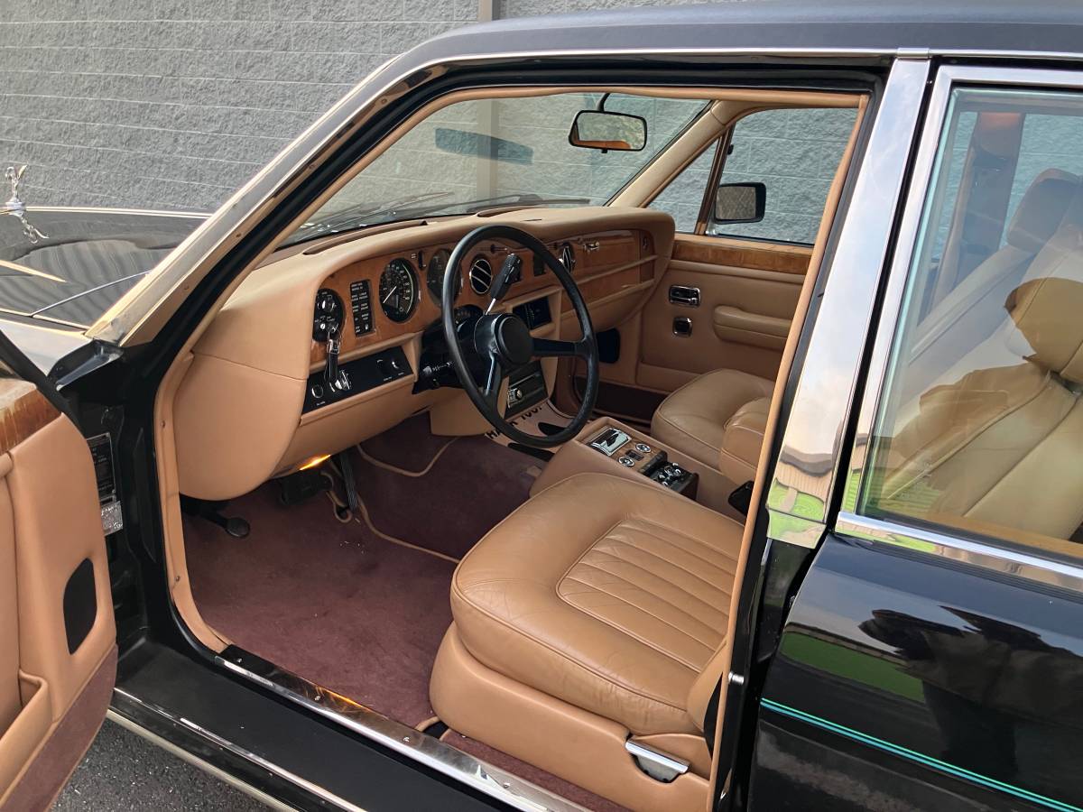 Rolls-royce-silver-spur-1985-10