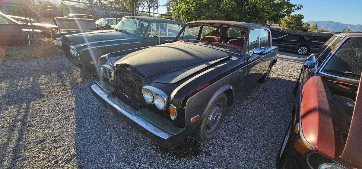 Rolls-royce-wraith-1977-green-12