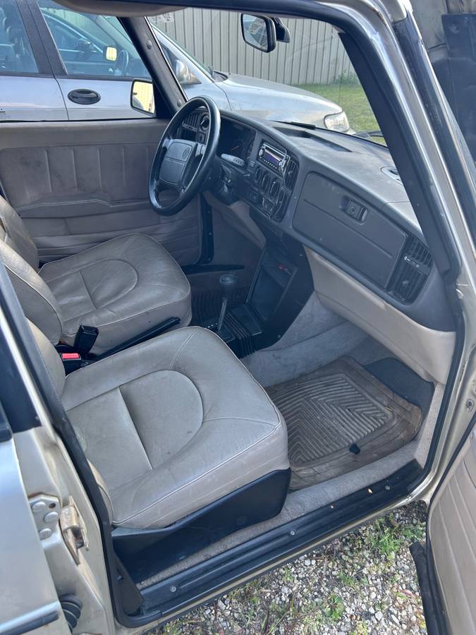 Saab-900-1993-16