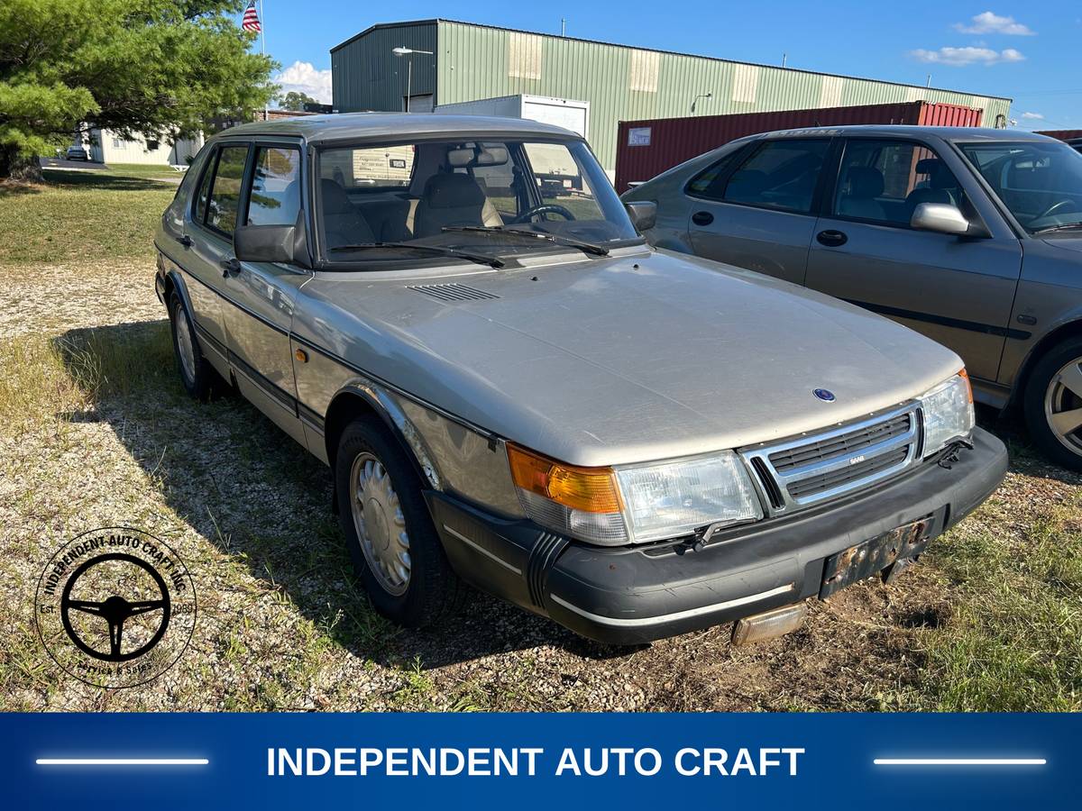Saab-900-1993-21