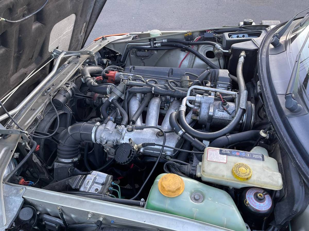 Saab-900-sbase-1992-silver-11