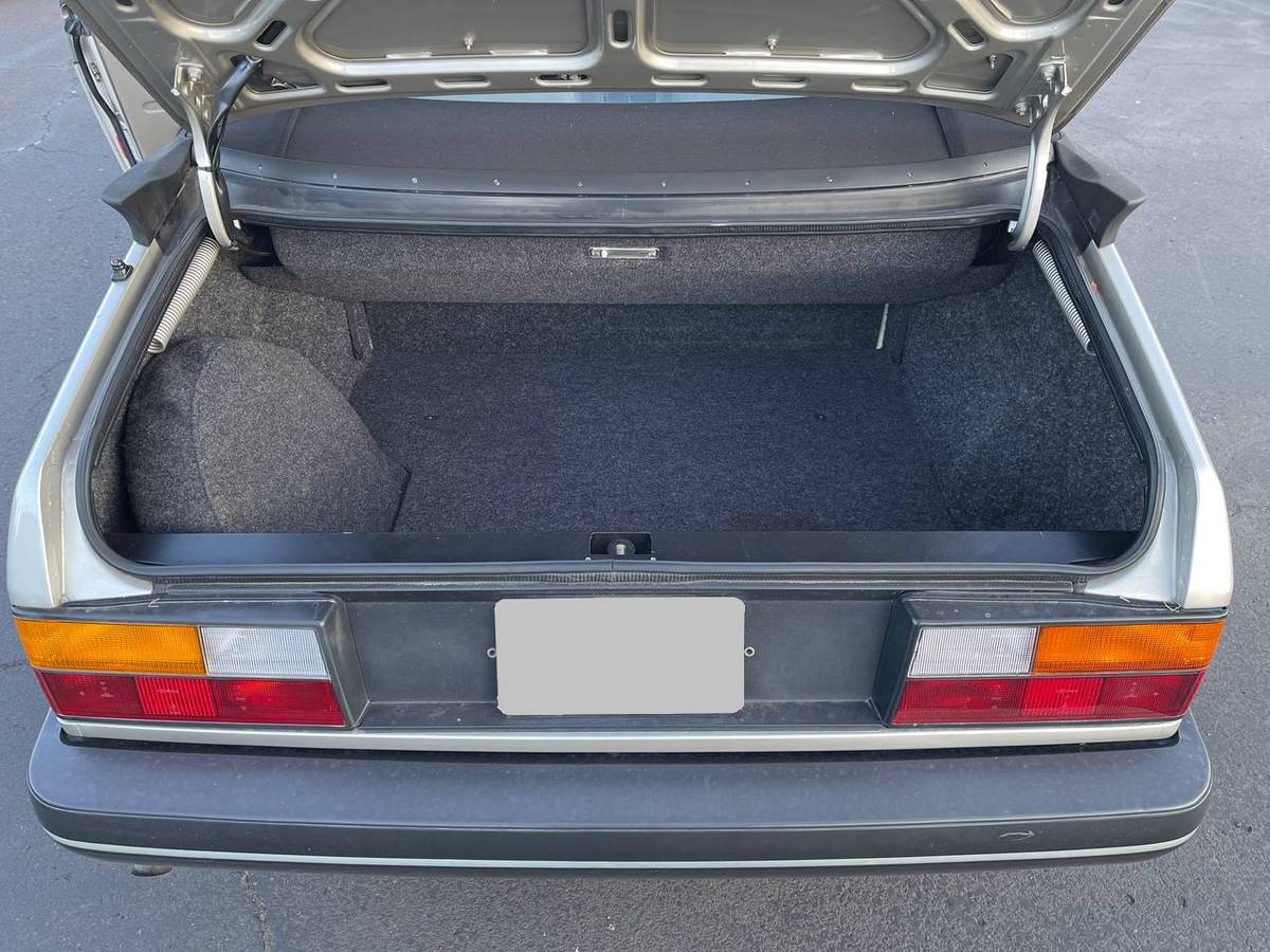 Saab-900-sbase-1992-silver-12