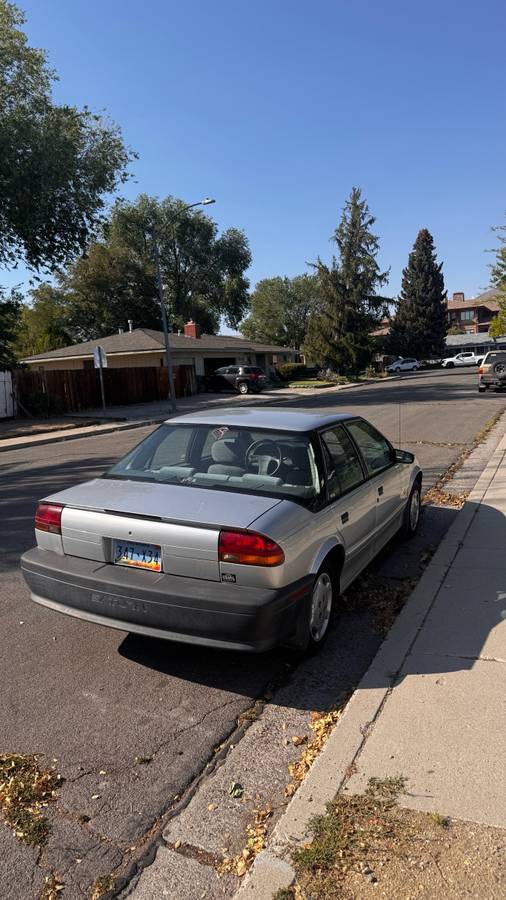 Saturn-sl1-1992-grey-1