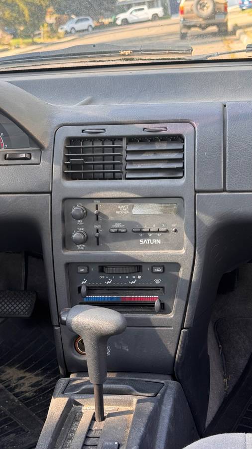 Saturn-sl1-1992-grey-10