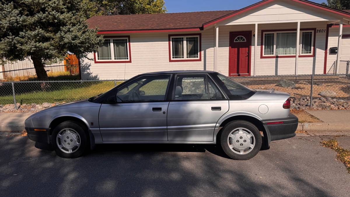 Saturn-sl1-1992-grey