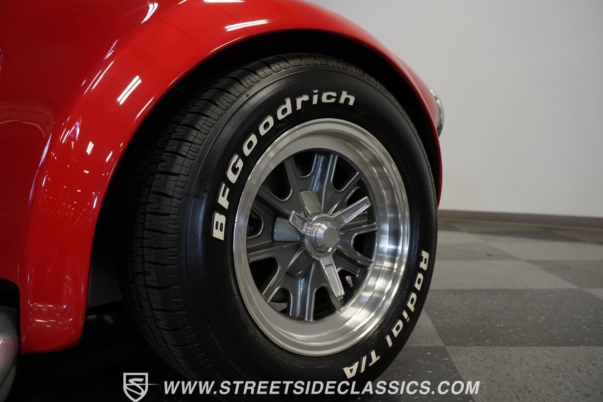 Shelby-Cobra-1966-Roadster-24