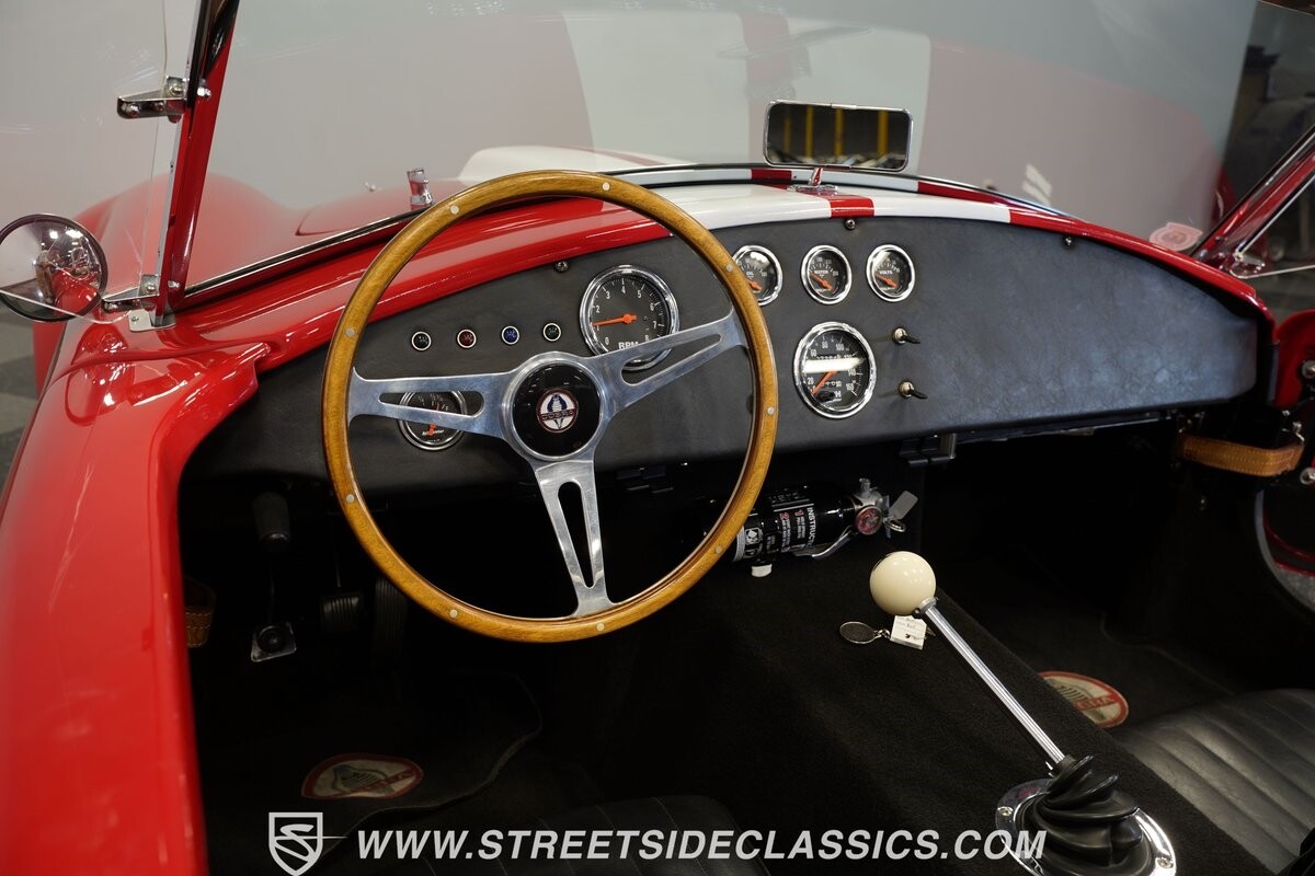 Shelby-Cobra-1966-Roadster-33