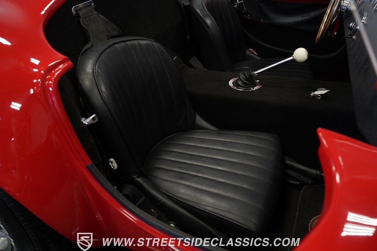 Shelby-Cobra-1966-Roadster-38