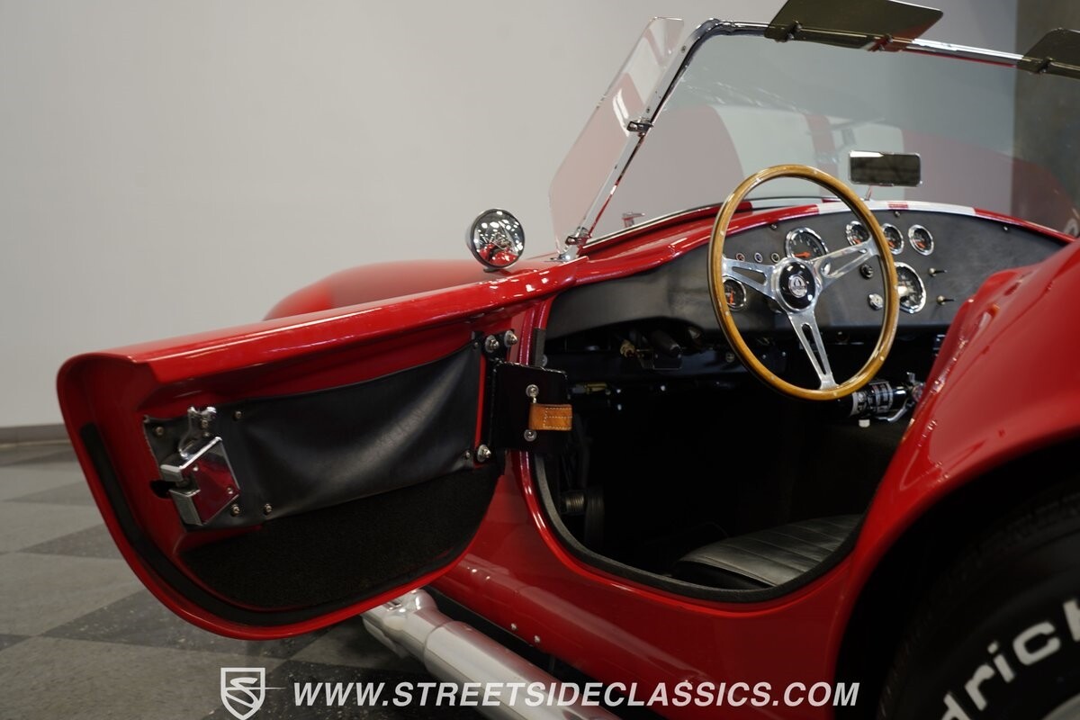 Shelby-Cobra-1966-Roadster-39