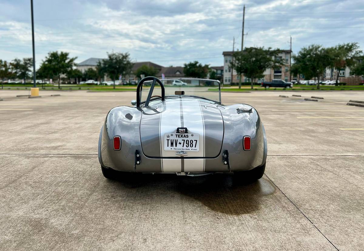 Shelby-cobra-1966-grey-4