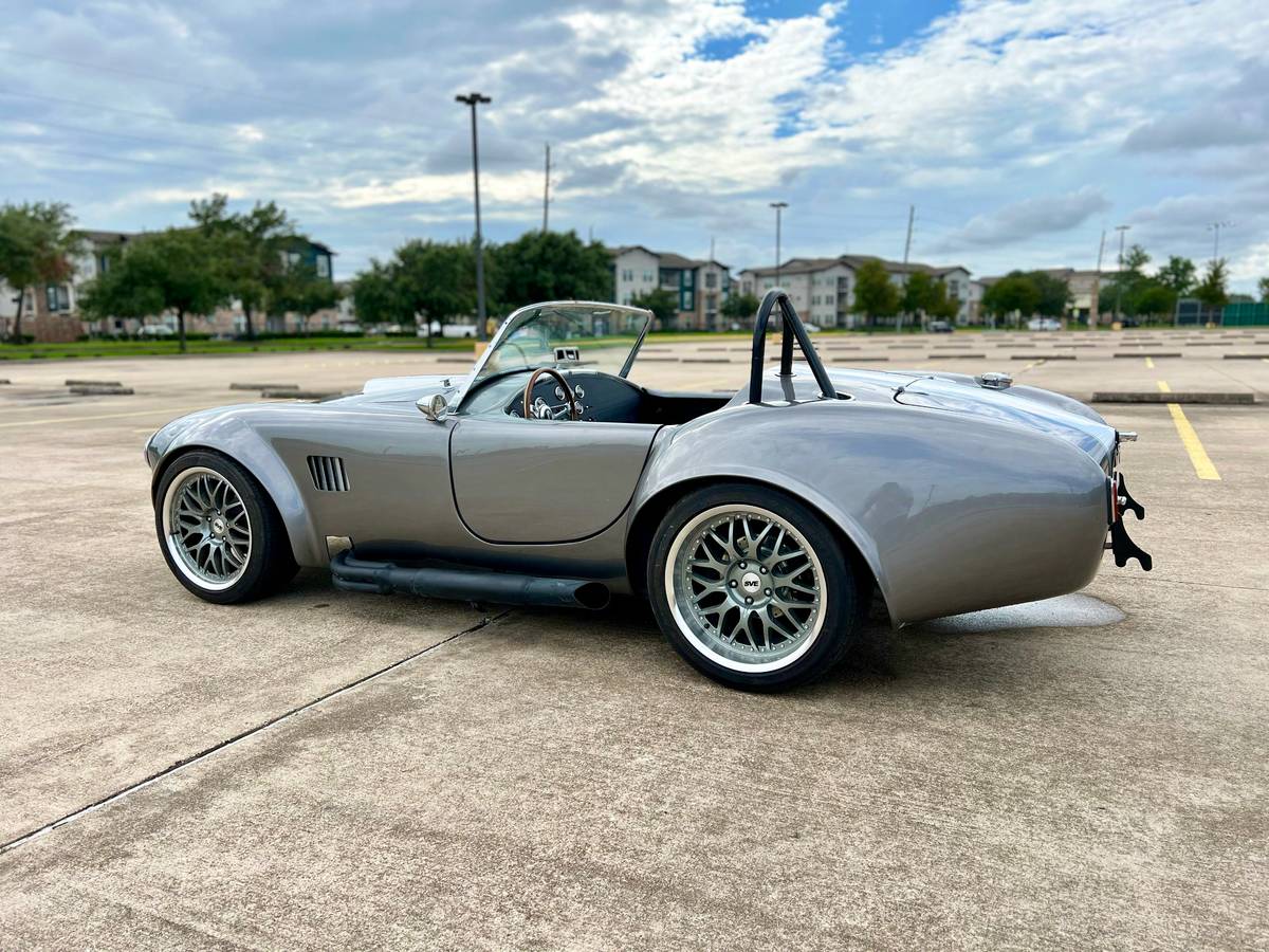 Shelby-cobra-1966-grey-5