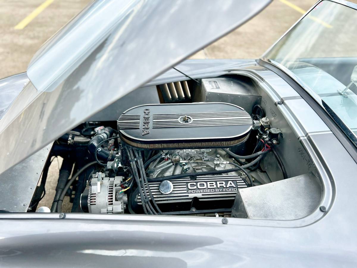 Shelby-cobra-1966-grey-9