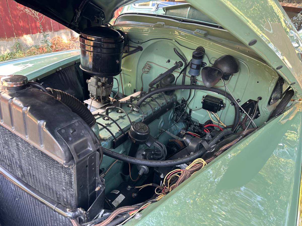Streamliner-station-wagon-woodie-1947-green-9