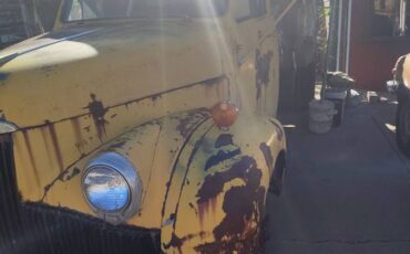 Studebaker-6yard-1946-yellow