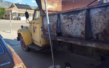 Studebaker-6yard-1946-yellow-4