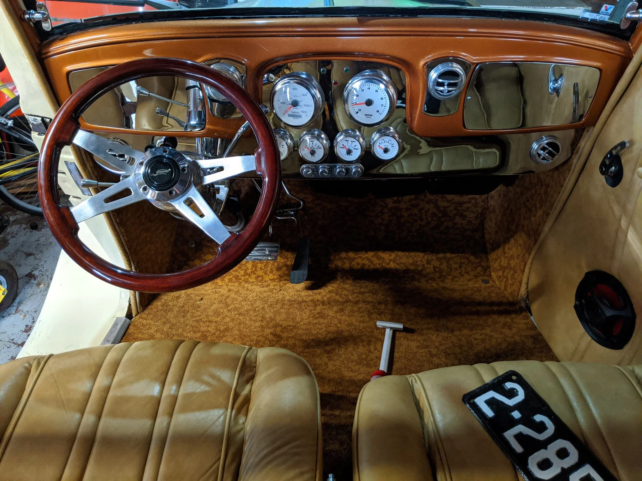 Studebaker-Commander-1935-Custom-Tan-1