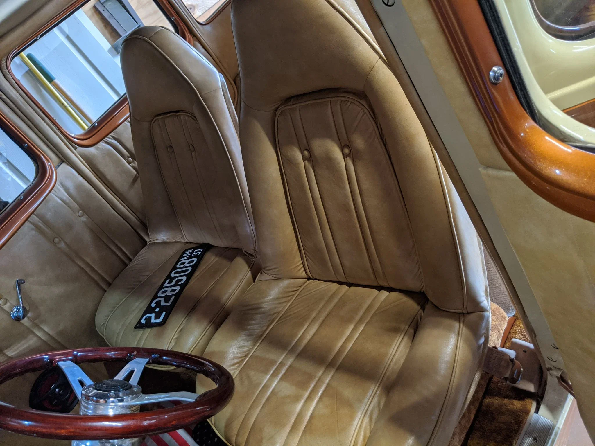 Studebaker-Commander-1935-Custom-Tan-6