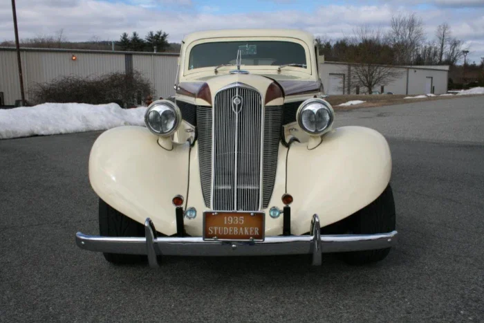 Studebaker-Commander-1935-Custom-Tan