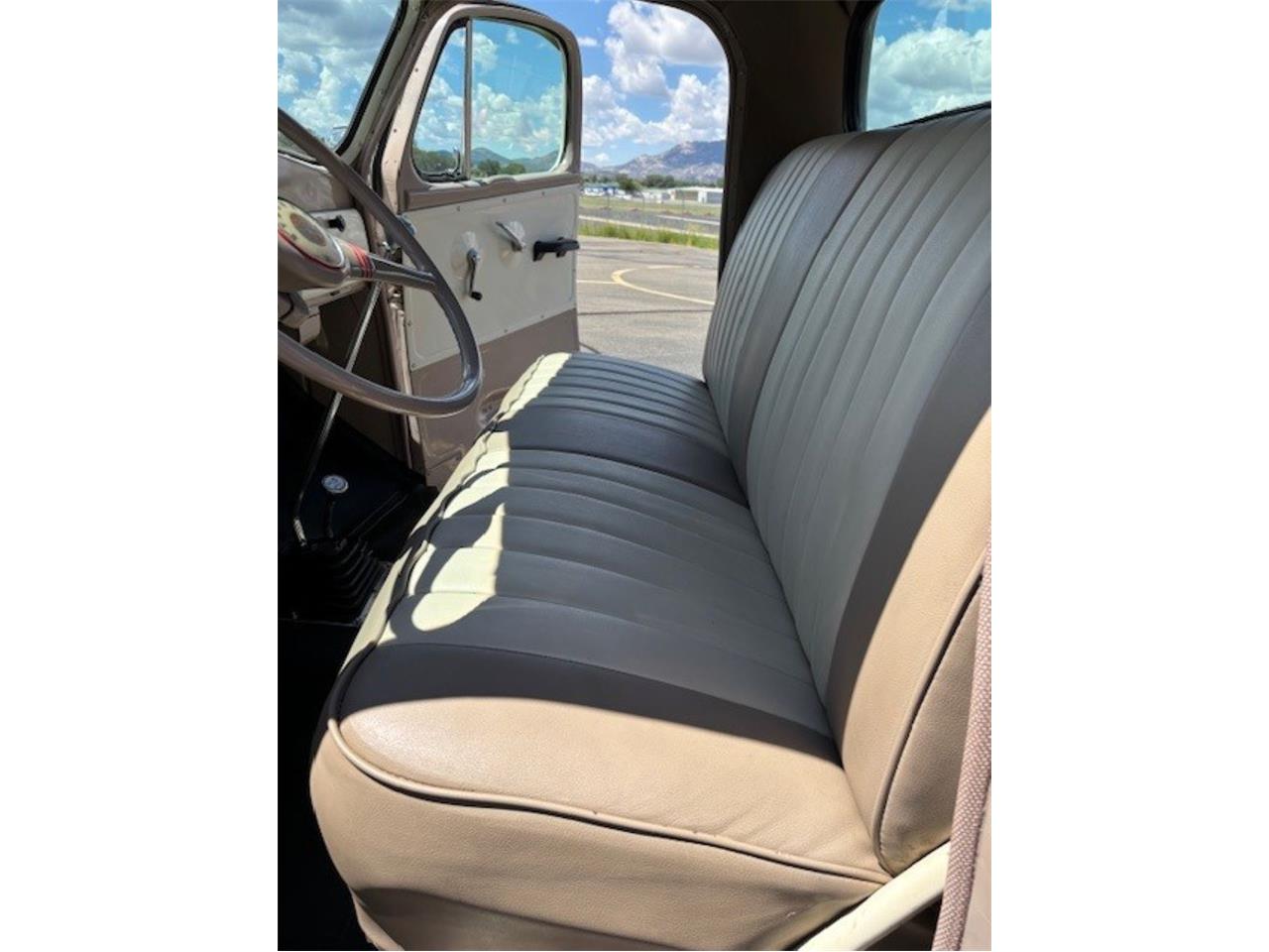 Studebaker-Truck-1952-Tan-Cream-Tan-31