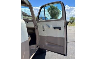 Studebaker-Truck-1952-Tan-Cream-Tan-37