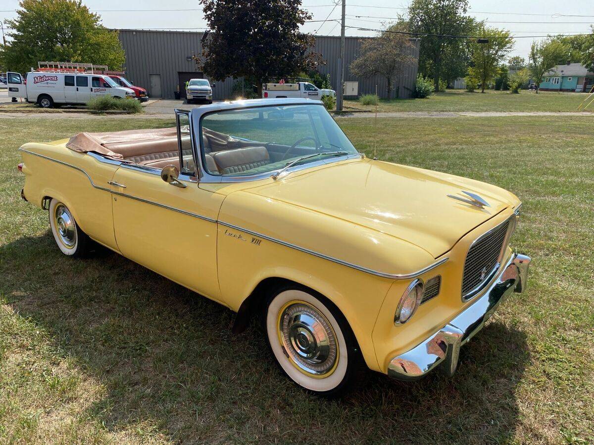 Studebaker-lark-conv.-1960-yellow-1