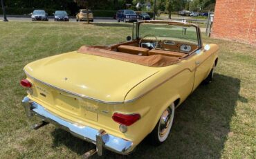 Studebaker-lark-conv.-1960-yellow
