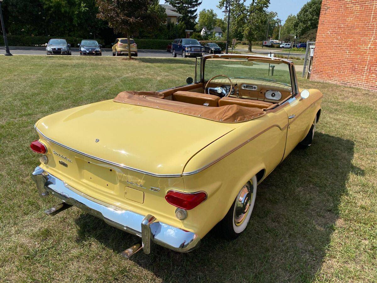 Studebaker-lark-conv.-1960-yellow