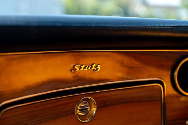 Stutz-Blackhawk-1978-Coupe-16