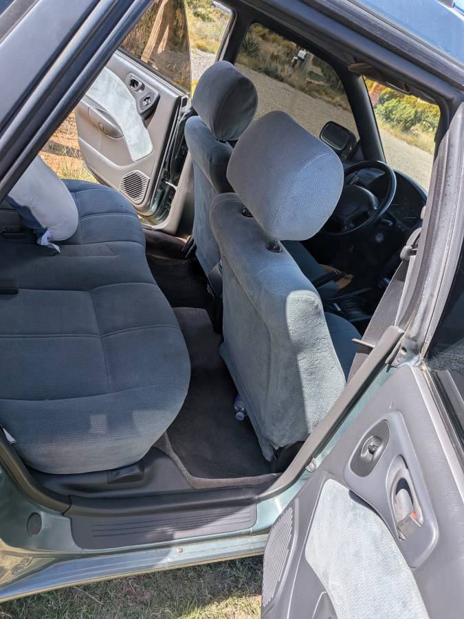 Subaru-legacy-1995-37