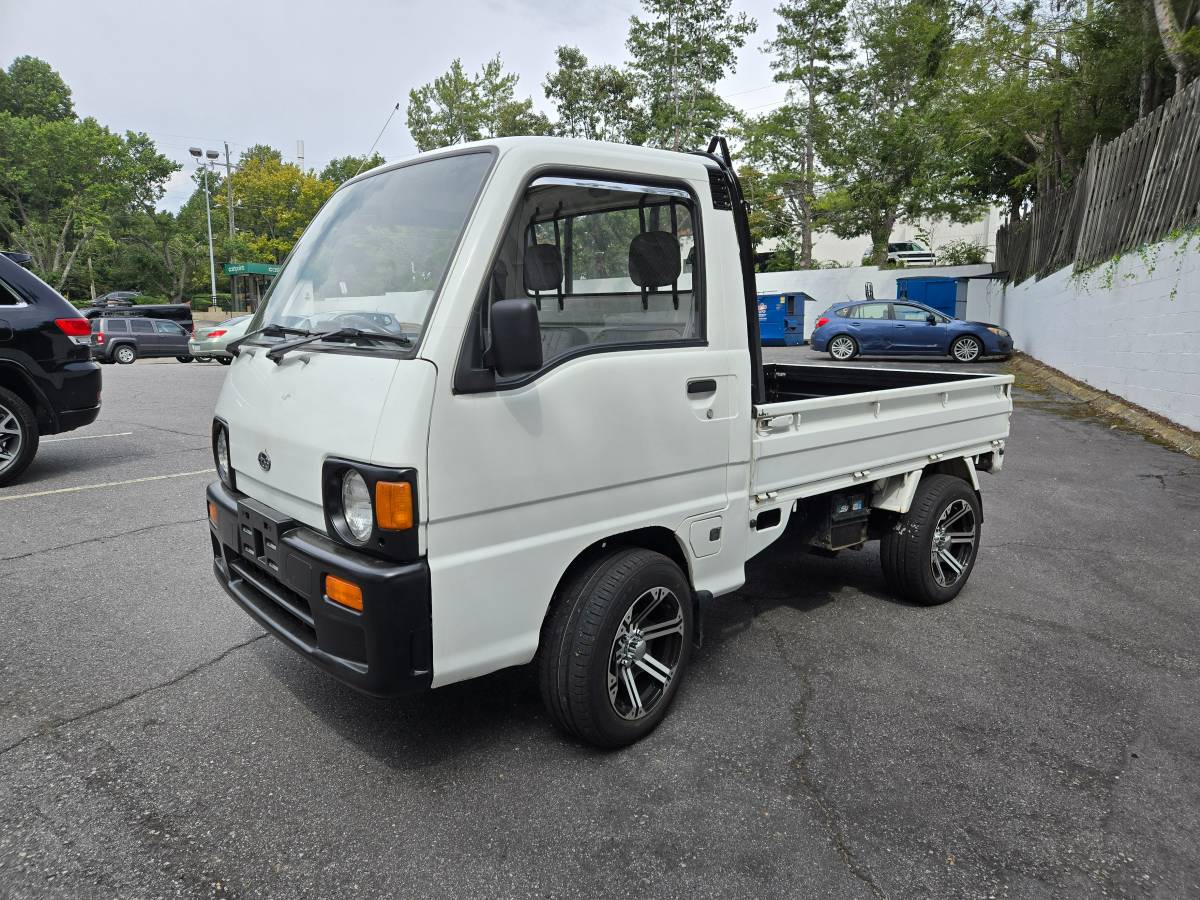 Subaru-sambar-1990-white-1