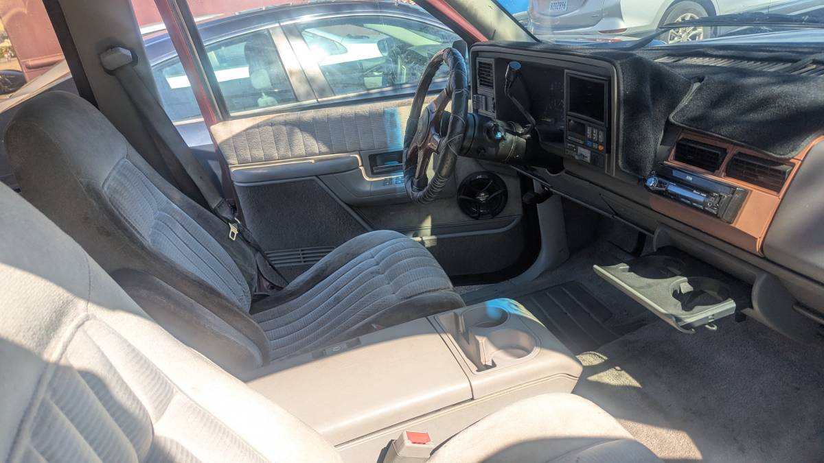 Suburban-2500-1993-purple-2
