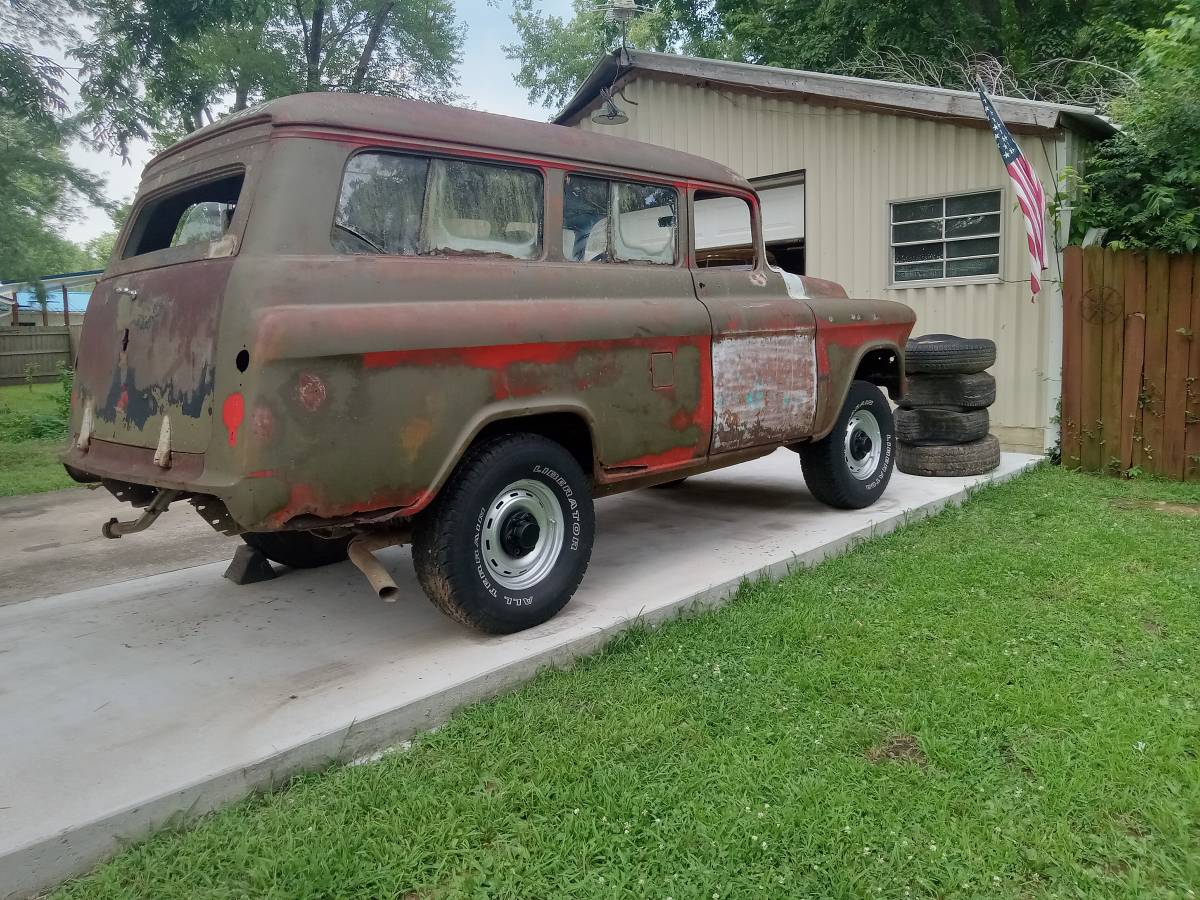 Suburban-cary-all-1955-3