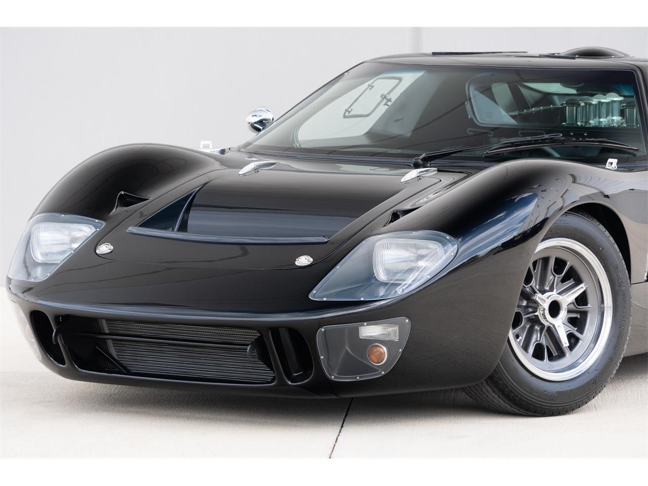 Superformance-Gt40-1966-Black-Black-15